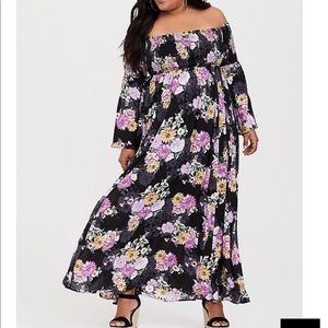 👀LOOKING FOR WHITE VERSION OF THIS DRESS 👀